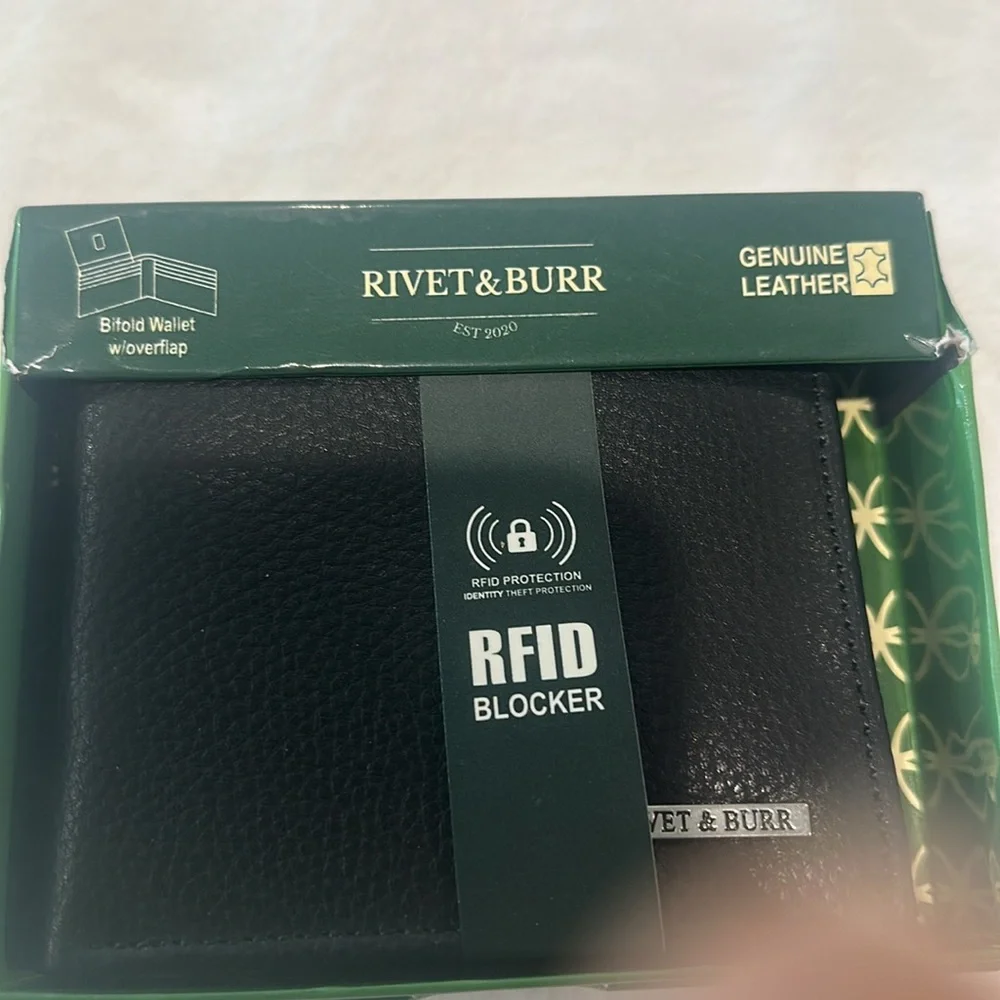 Rivet & Burr Black Genuine Leather Bi-Fold w/overlap RFID Blocket Wallet.